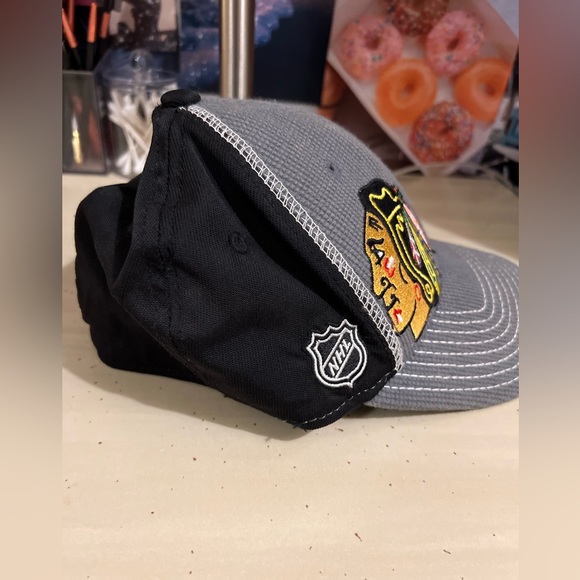Chicago Blackhawks Hat - Picture 2 of 3